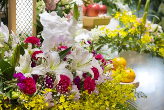 葬儀に花輪を送るときのマナーや注意点 神奈川県相模原市で低価格で高品質の葬儀なら 雅葬会